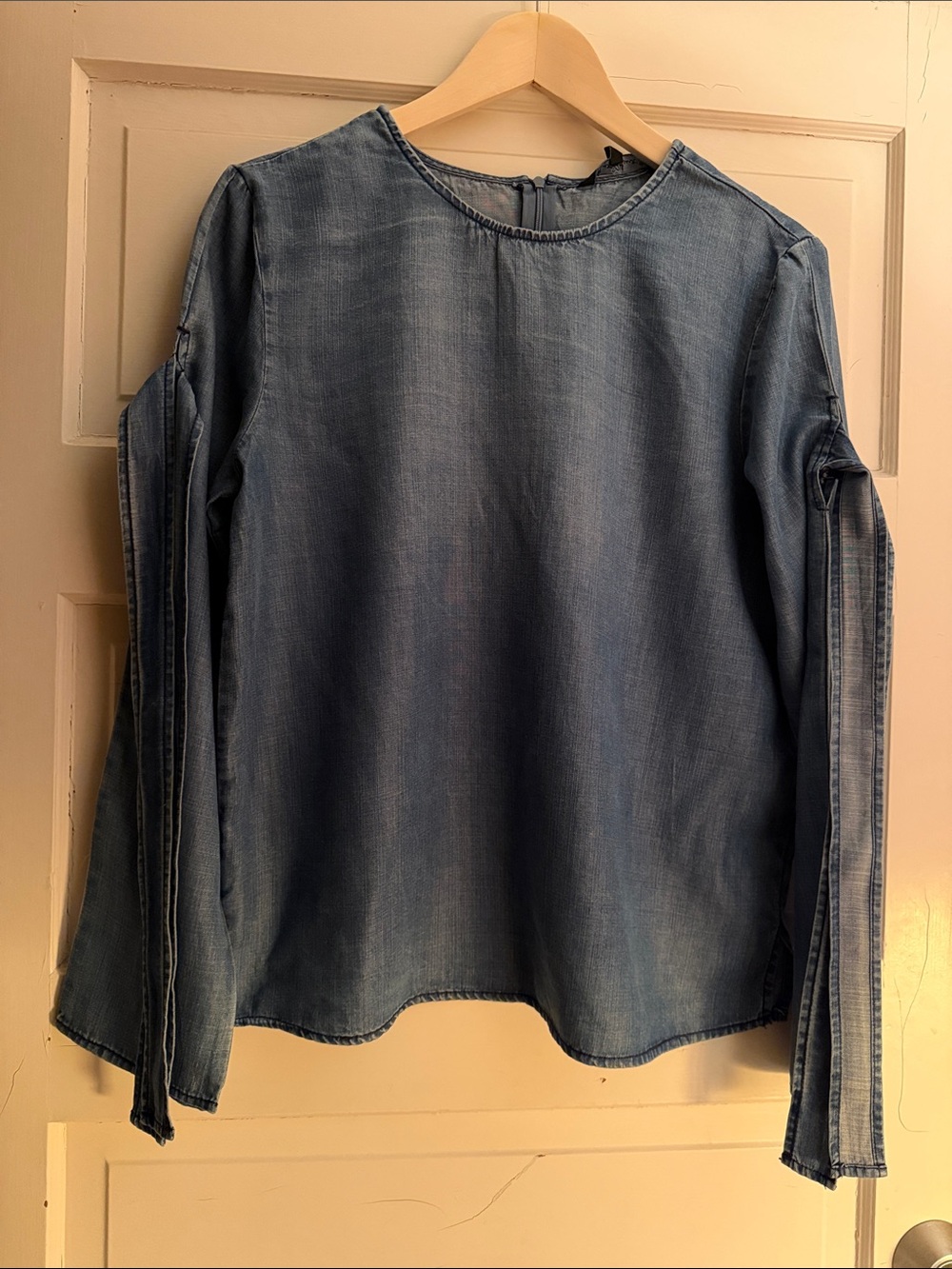 Women's Light Blue Denim Top.longsleve